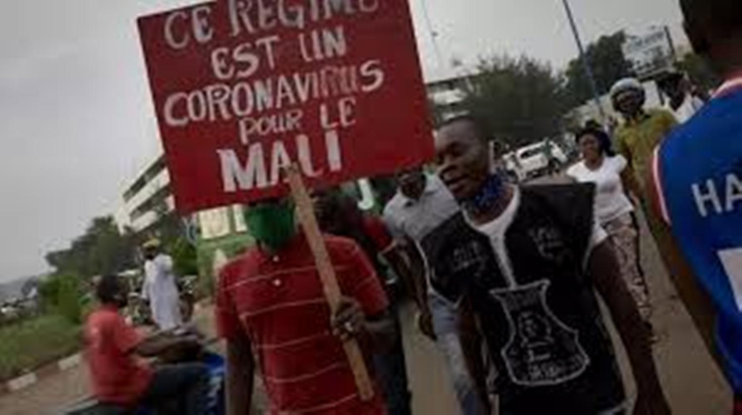 Le 5 juin, des dizaines de milliers de personnes s'étaient rassemblées à Bamako, la capitale du Mali, pour demander le départ du président Ibrahim Boubacar Keita.